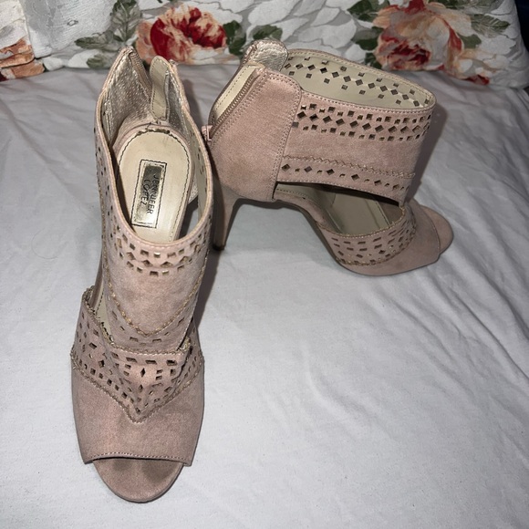 Pink Heels - Picture 8 of 10